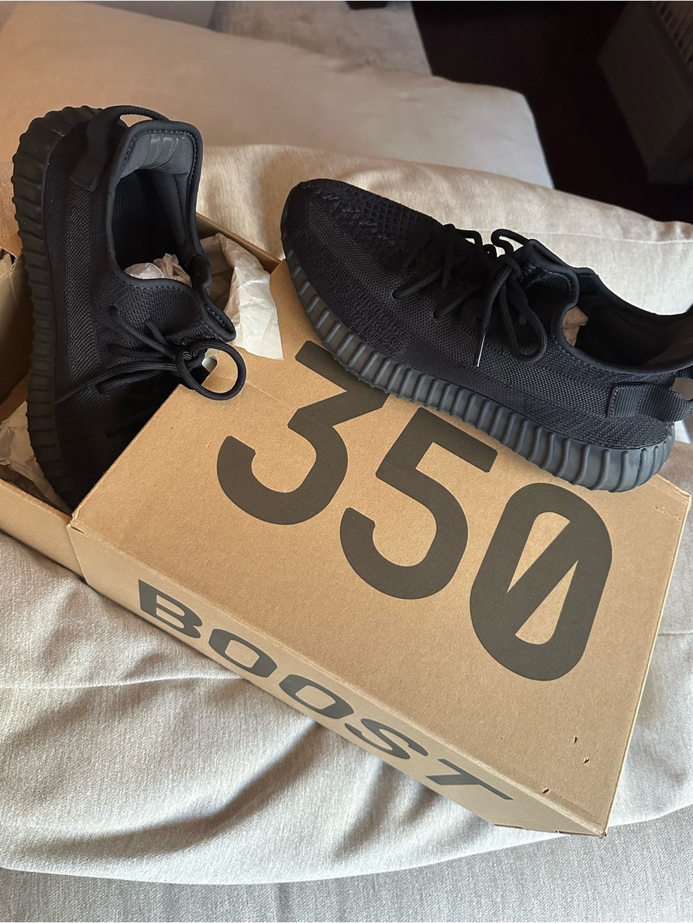 Adidas Yeezys Unisex Black Low-Top Knit Sneakers